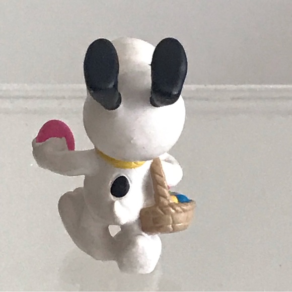 PEANUTS SNOOPY with An Easter Basket & Holding A Pink Egg - Collectible - VTG - Picture 3 of 12